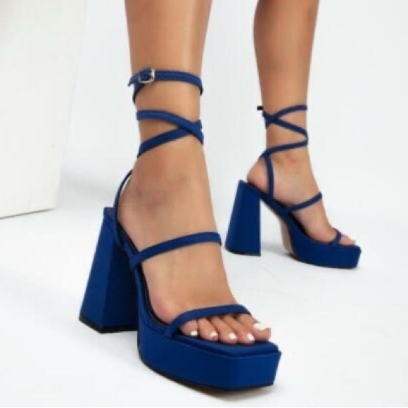 ZARA STRAPPY PLATFORM HEEL SANDALS‎ - Picture 3 of 10